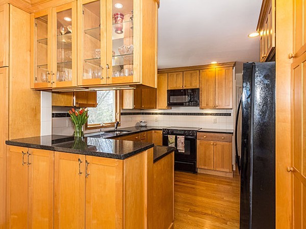 20 Eliot Road Belmont, MA 02478 - Photo 8 of 24 Gallery Image 8