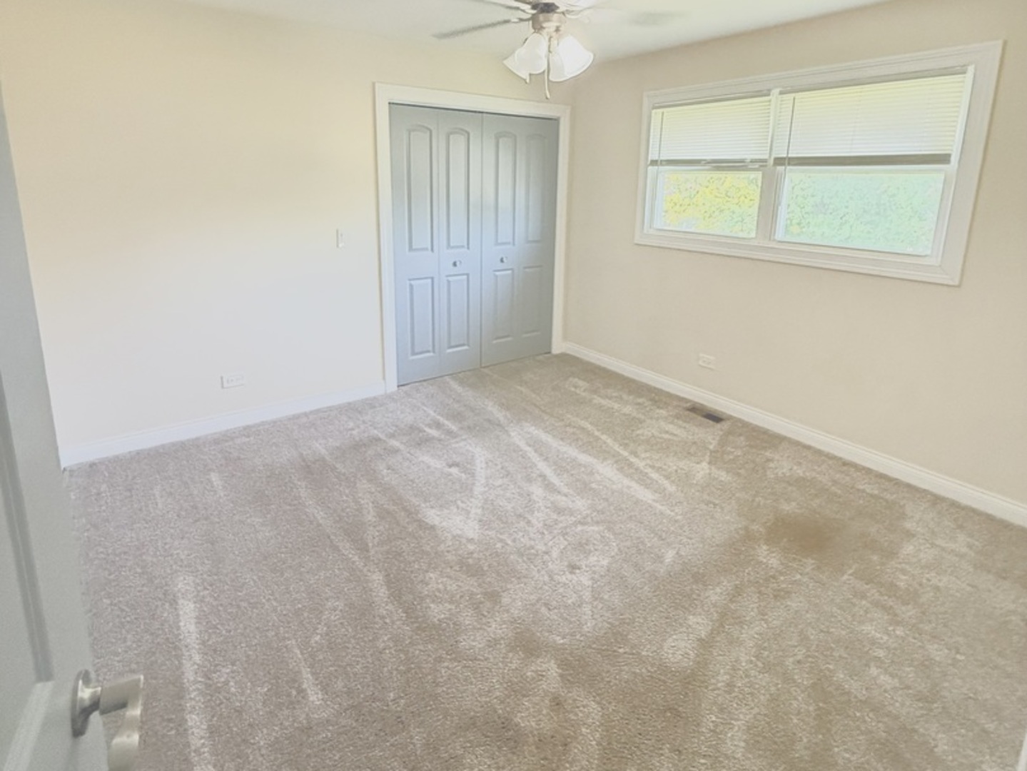 8356 South 78th Avenue Bridgeview, IL 60455 - Photo 17 of 39 an empty room with windows and closet