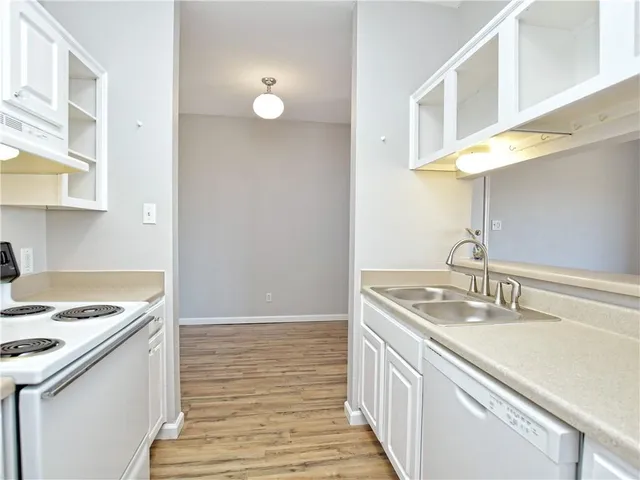 $850 | 12166 Metric Boulevard, Unit 2015, Austin, TX 78758