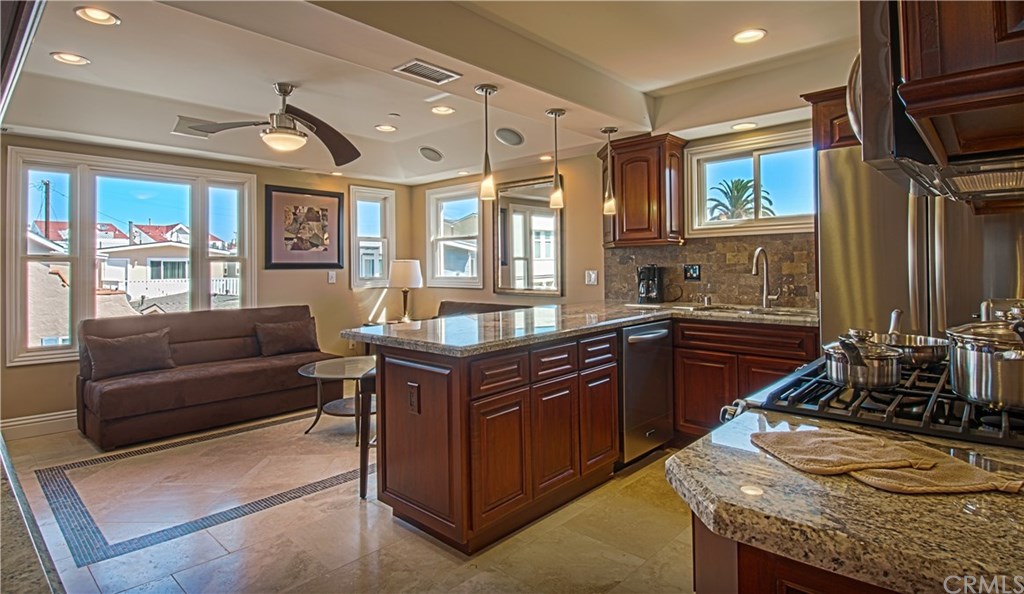 116 39th Street Newport Beach, CA 92663 - Photo 4 of 16