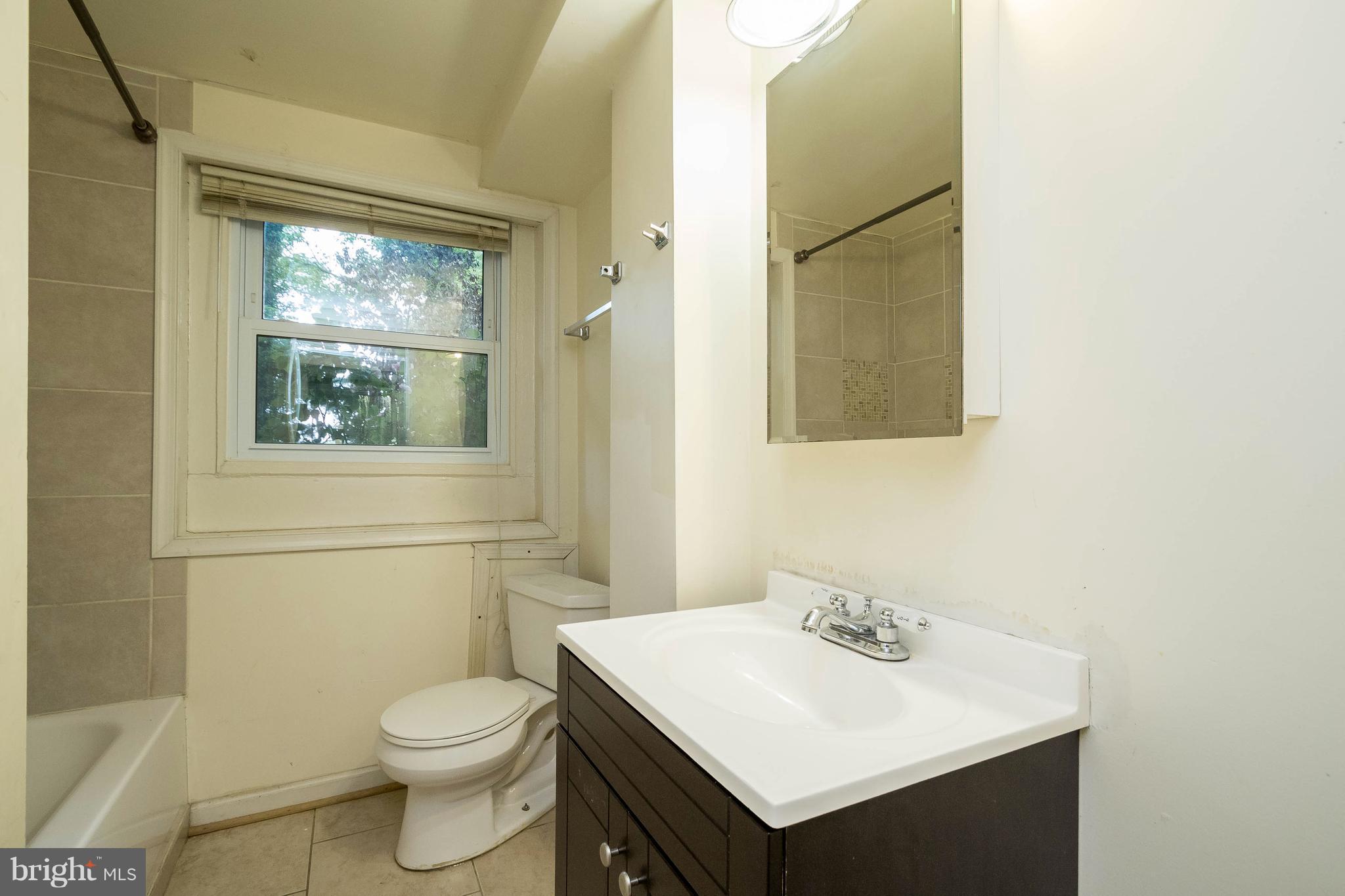 6520 Haystack Road Alexandria, VA 22310 - Photo 13 of 20 Full Bathroom