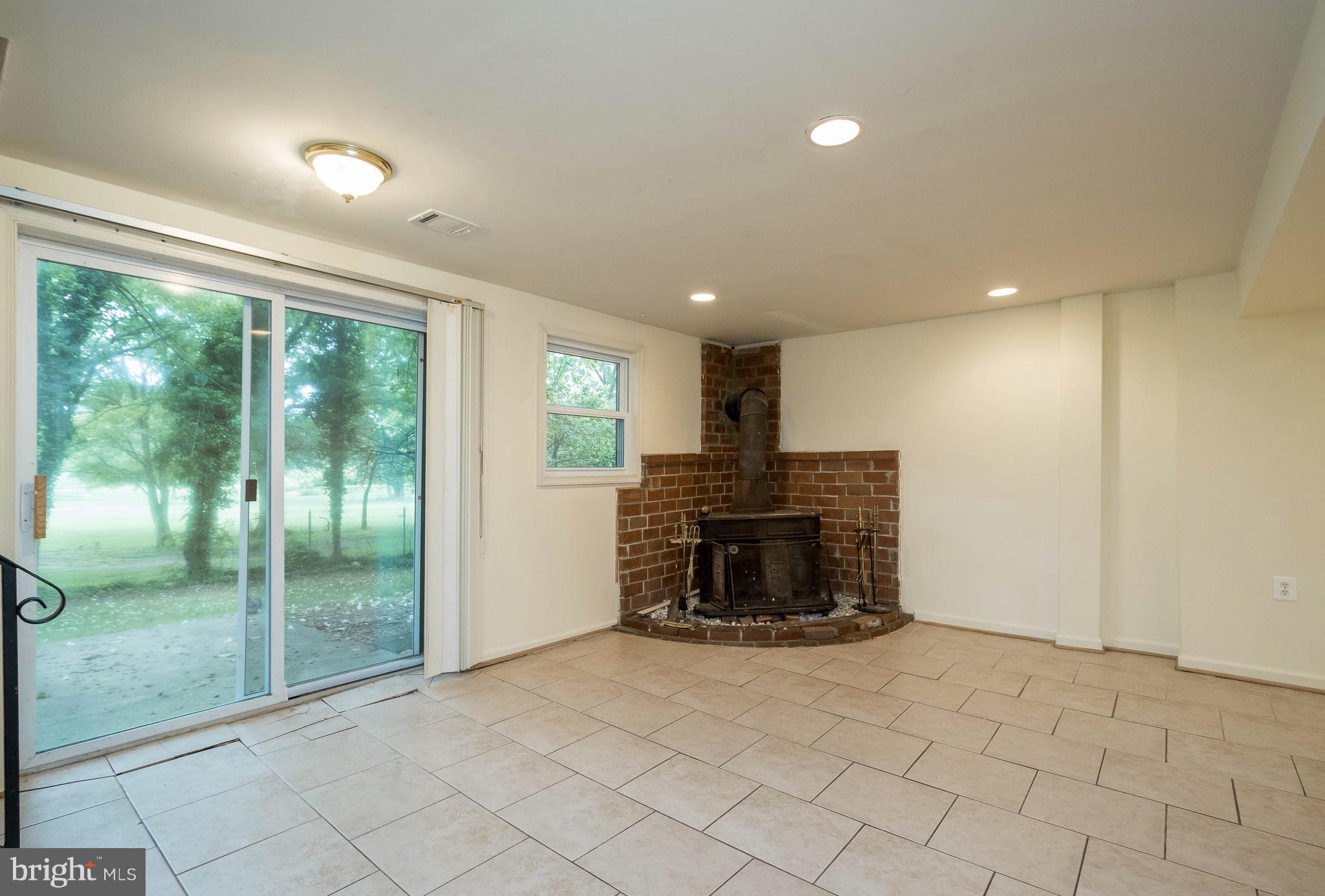 6520 Haystack Road Alexandria, VA 22310 - Photo 15 of 20 Family room/basement