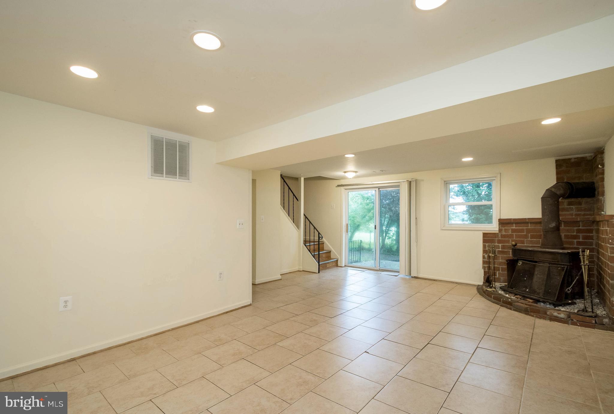 6520 Haystack Road Alexandria, VA 22310 - Photo 16 of 20 Family room/basement