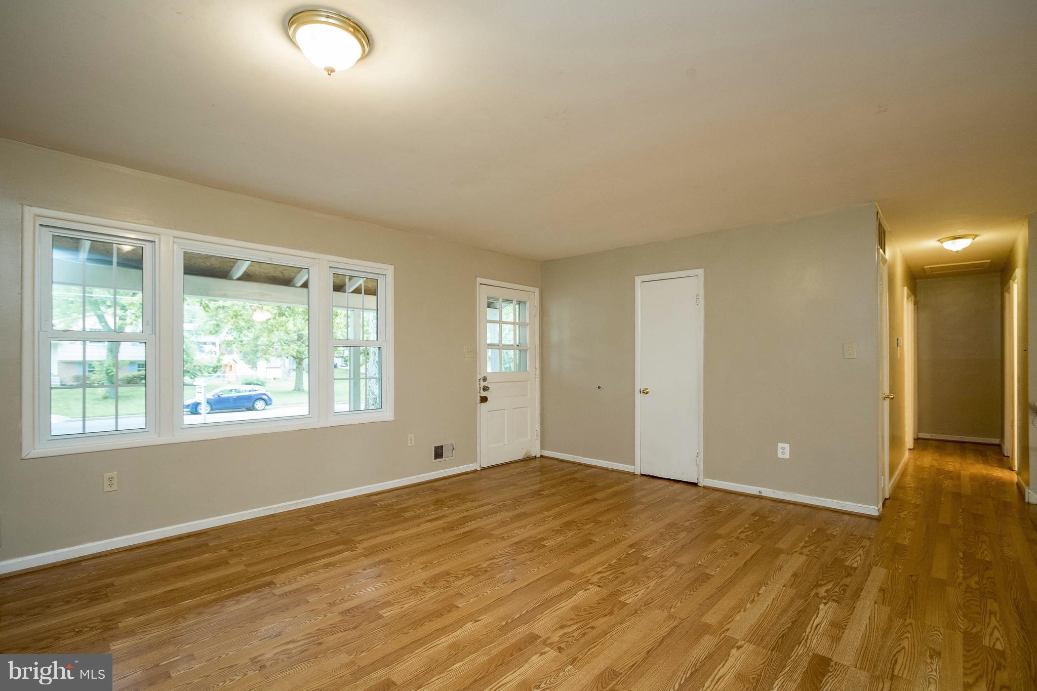 6520 Haystack Road Alexandria, VA 22310 - Photo 4 of 20 Living room