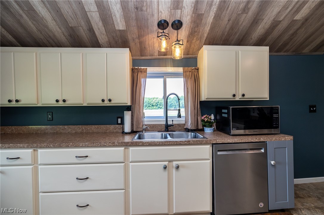 2187 Barclay Messerly Road Southington, OH 44470 - Photo 6 of 35