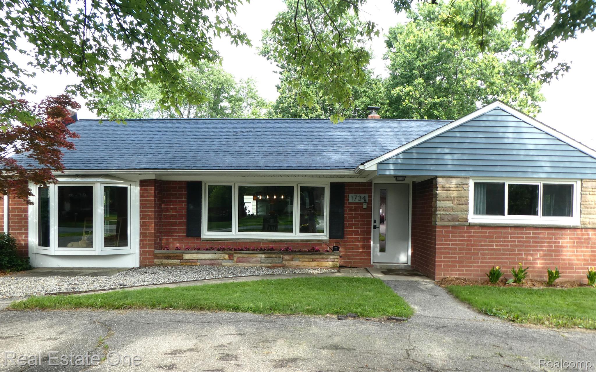 1734 Milverton Road Troy, MI 48083 - Photo 2 of 42 Gallery Image 2