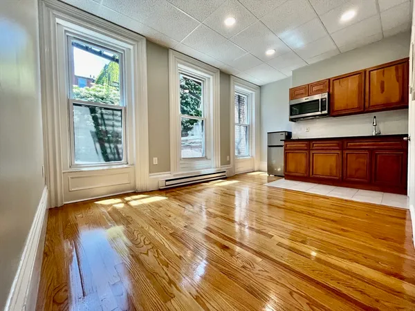 $2,095 | 70 Pinckney Street, Unit 2, Boston, MA 02114
