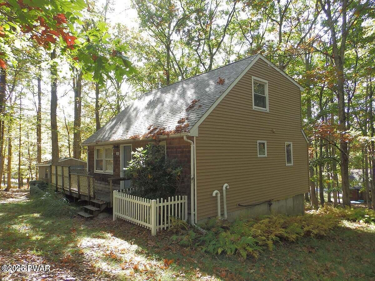 207 Ridge Drive Milford, PA 18337 - Photo 30 of 32 Side