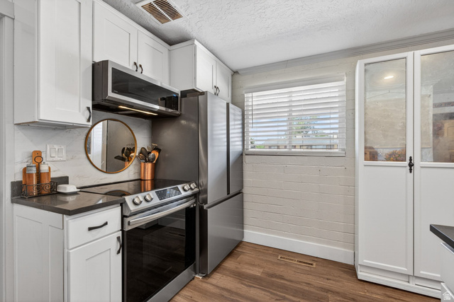 756 East Carnation Drive Sandy, UT 84094 - Photo 14 of 41
