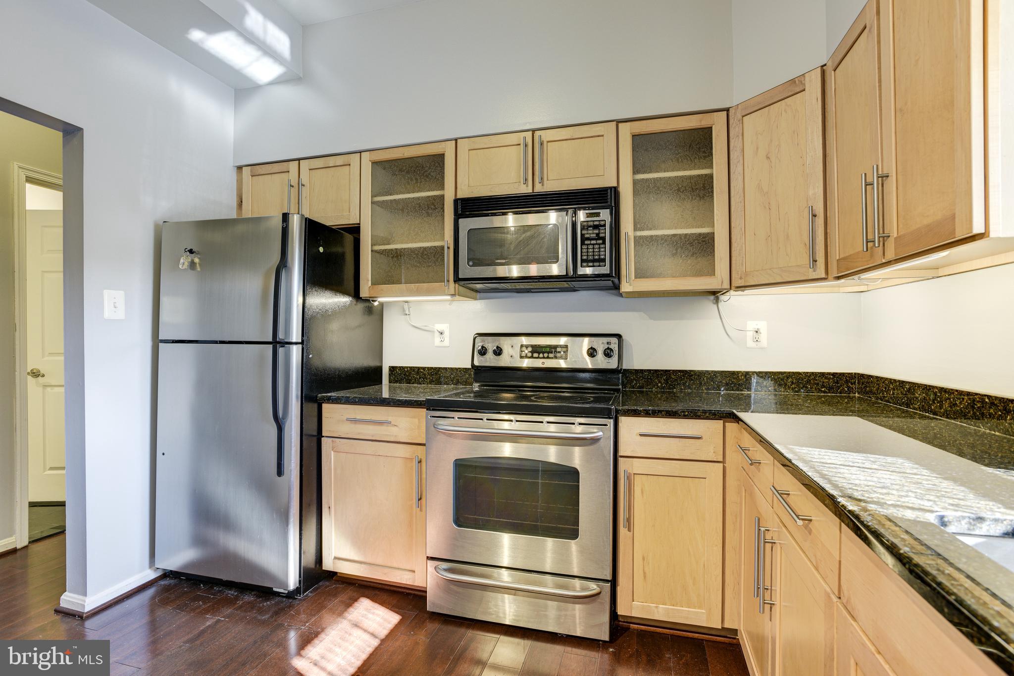 1017 Hunter Street Baltimore, MD 21202 - Photo 2 of 22 Large kitchen
