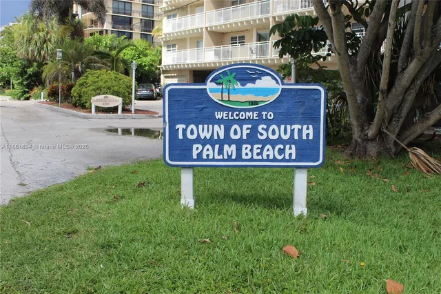 a sign that is on the wall of the building