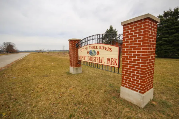 $180,640 | Three Hov Aire Drive, Unit 11 29 ACRES, Three Rivers, MI 49093