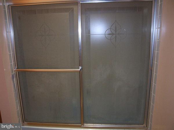 3236 Roxbury Road Hatfield, PA 19440 - Photo 20 of 38 Elegant frosted shower doors.