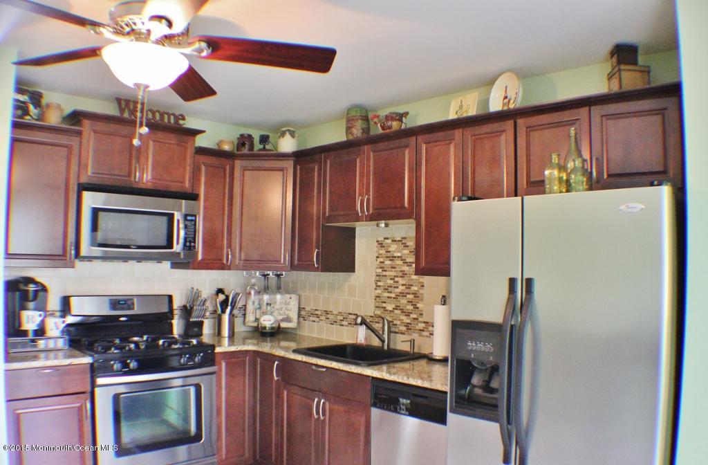 53 Renaissance Lane, Unit 77 New Brunswick, NJ 08901 - Photo 5 of 43 IMG_6485 (1024x672)