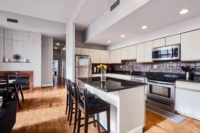 $6,900 | 841 Parker Street, Unit 306, Boston, MA 02120