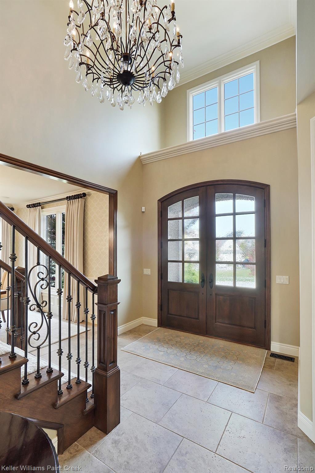 2801 North Addison Circle Rochester, MI 48306 - Photo 14 of 55 Spacious Foyer for welcoming guests