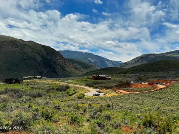 a view of a backyard with green space