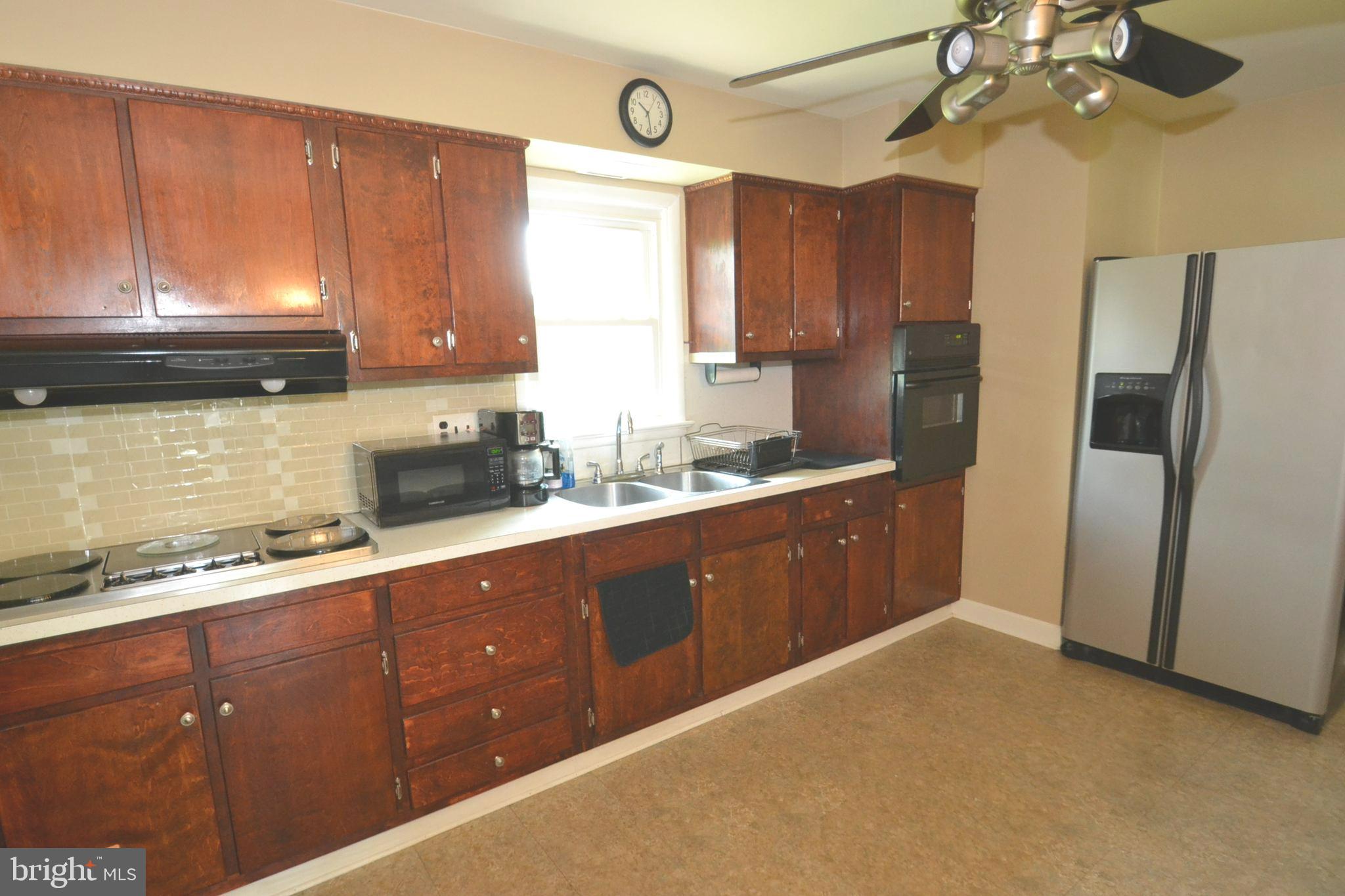 409 Belvedere Road Harrisburg, PA 17109 - Photo 7 of 38