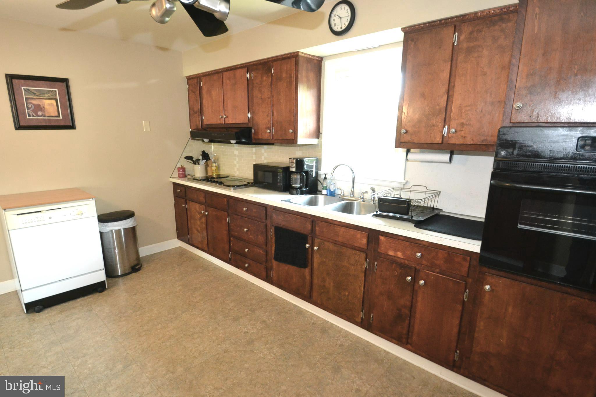 409 Belvedere Road Harrisburg, PA 17109 - Photo 8 of 38