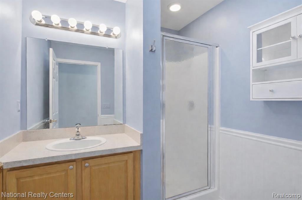 16878 Farmington Road Livonia, MI 48154 - Photo 9 of 24