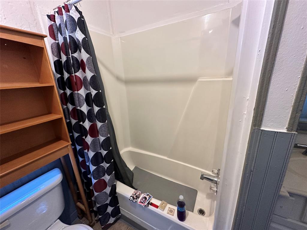 13925 Briar Road Azle, TX 76020 - Photo 13 of 22 a bathroom with a bathtub and shower