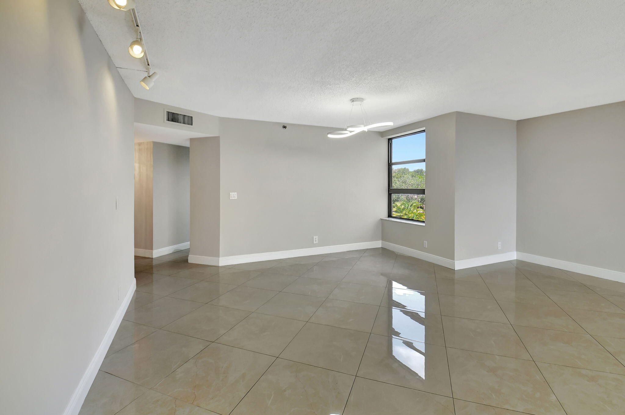 6372 La Costa Drive, Unit 302 Boca Raton, FL 33433 - Photo 19 of 51 16-web-or-mls-DSC_5932