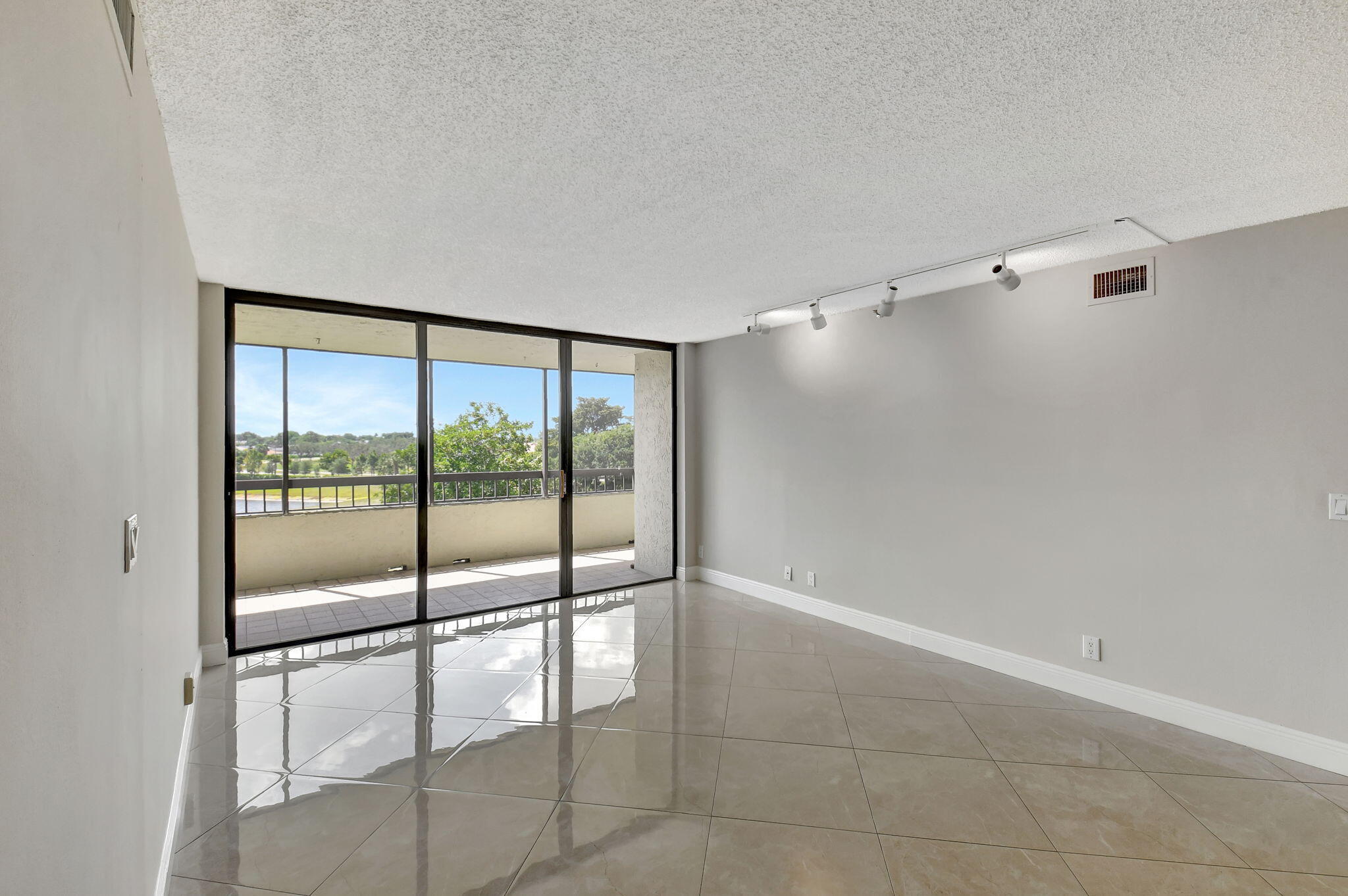 6372 La Costa Drive, Unit 302 Boca Raton, FL 33433 - Photo 21 of 51 19-web-or-mls-DSC_5947