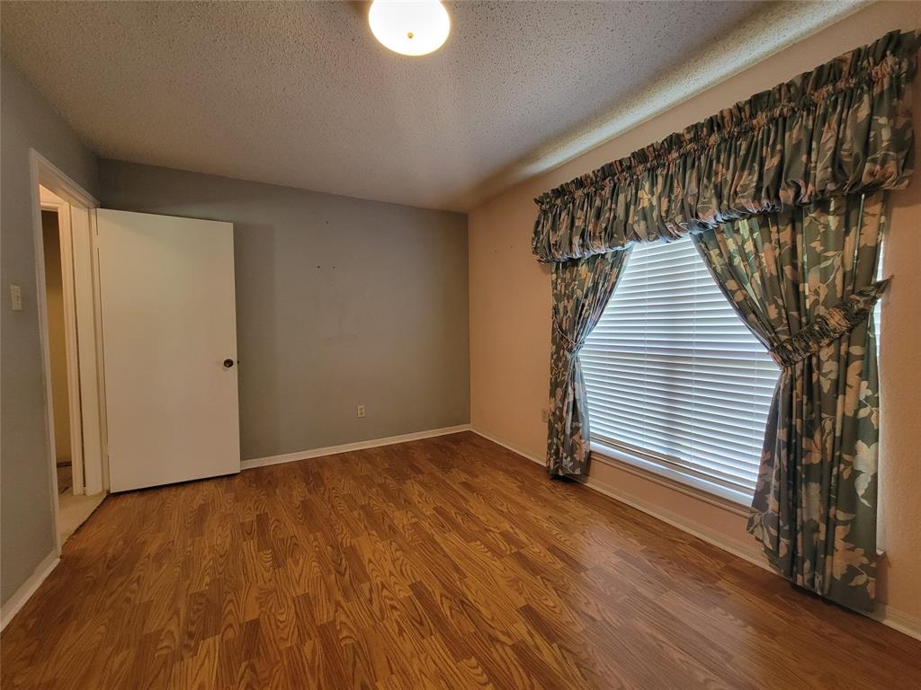 630 Country View Lane Garland, TX 75043 - Photo 13 of 29
