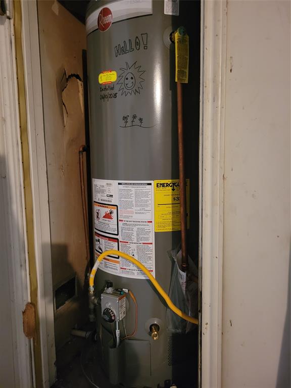 630 Country View Lane Garland, TX 75043 - Photo 24 of 29 Hot water heater unit with visible energy guide and 2025 installation date