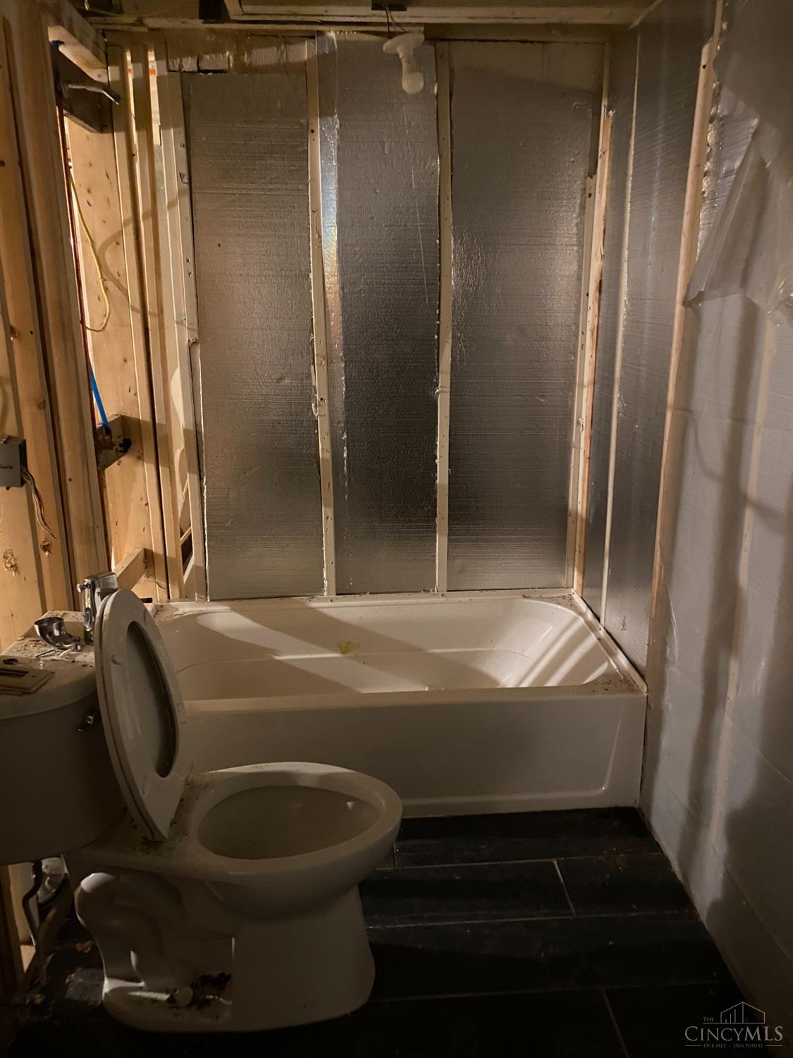 7700 Myers Road Middletown, OH 45042 - Photo 22 of 33 basement bathroom (full bath)