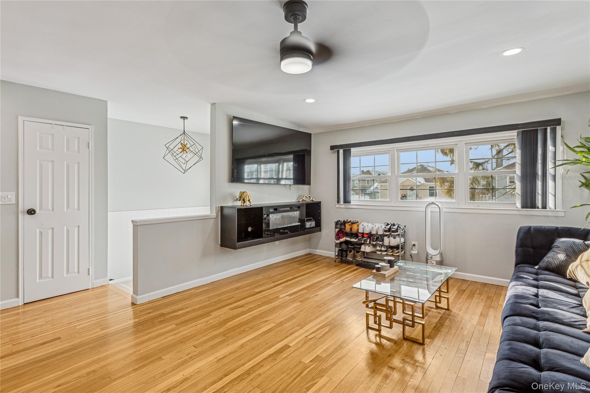 17 Marina Road Island Park, NY 11558 - Photo 4 of 27