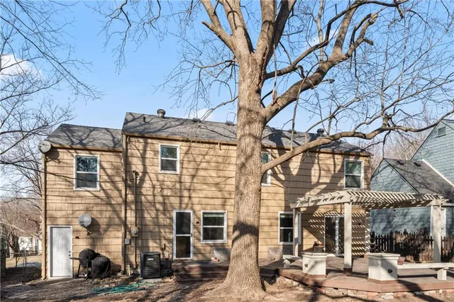 $415,000 | 415 East 65th Terrace, Kansas City, MO 64131