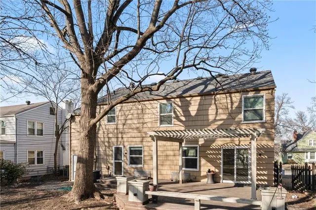 $415,000 | 415 East 65th Terrace, Kansas City, MO 64131