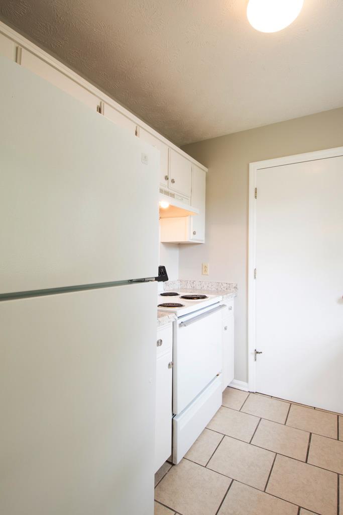121 Brookside Point Springfield, TN 37172 - Photo 4 of 19 a kitchen with granite countertop a refrigerator a stove a sink and white cabinets