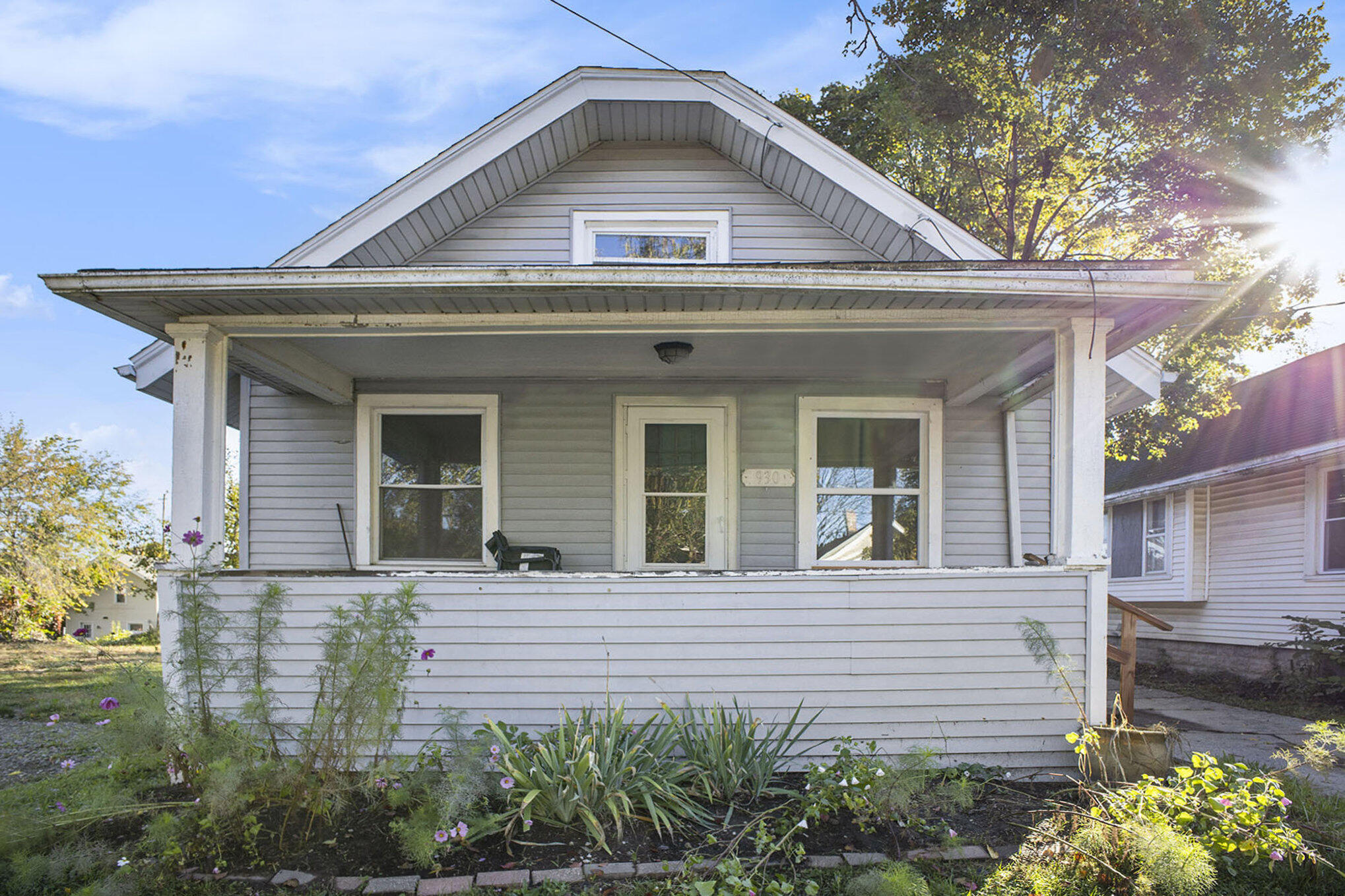 930 Mahlon Street Lansing, MI 48906 - Photo 2 of 14 930 Mahlon St, Lansing, MI 48906