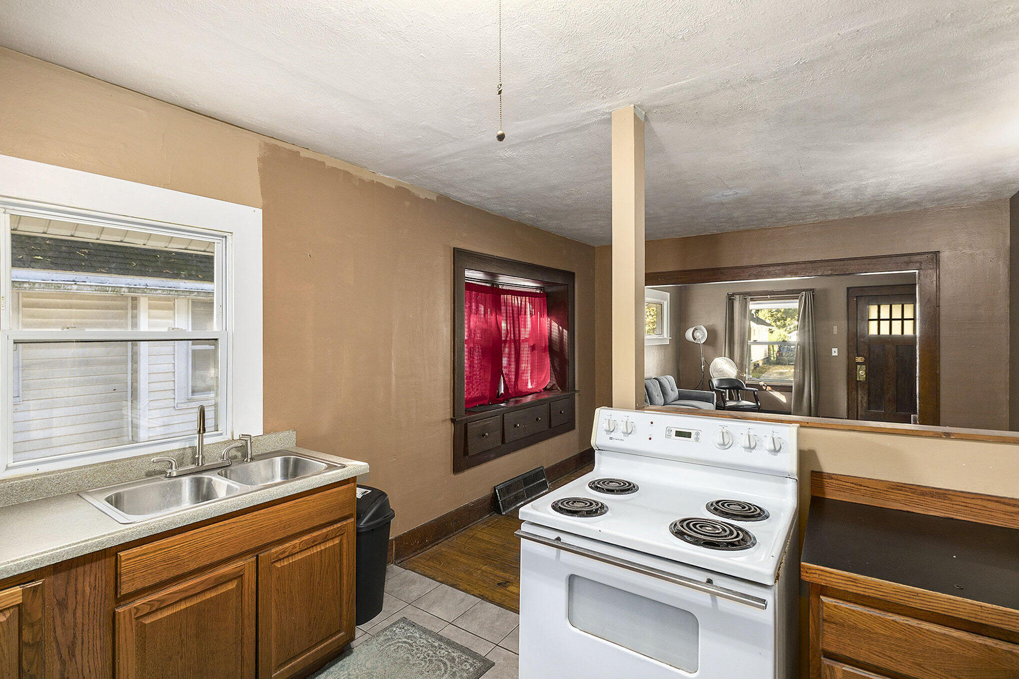 930 Mahlon Street Lansing, MI 48906 - Photo 7 of 14 930 Mahlon St, Lansing, MI 48906