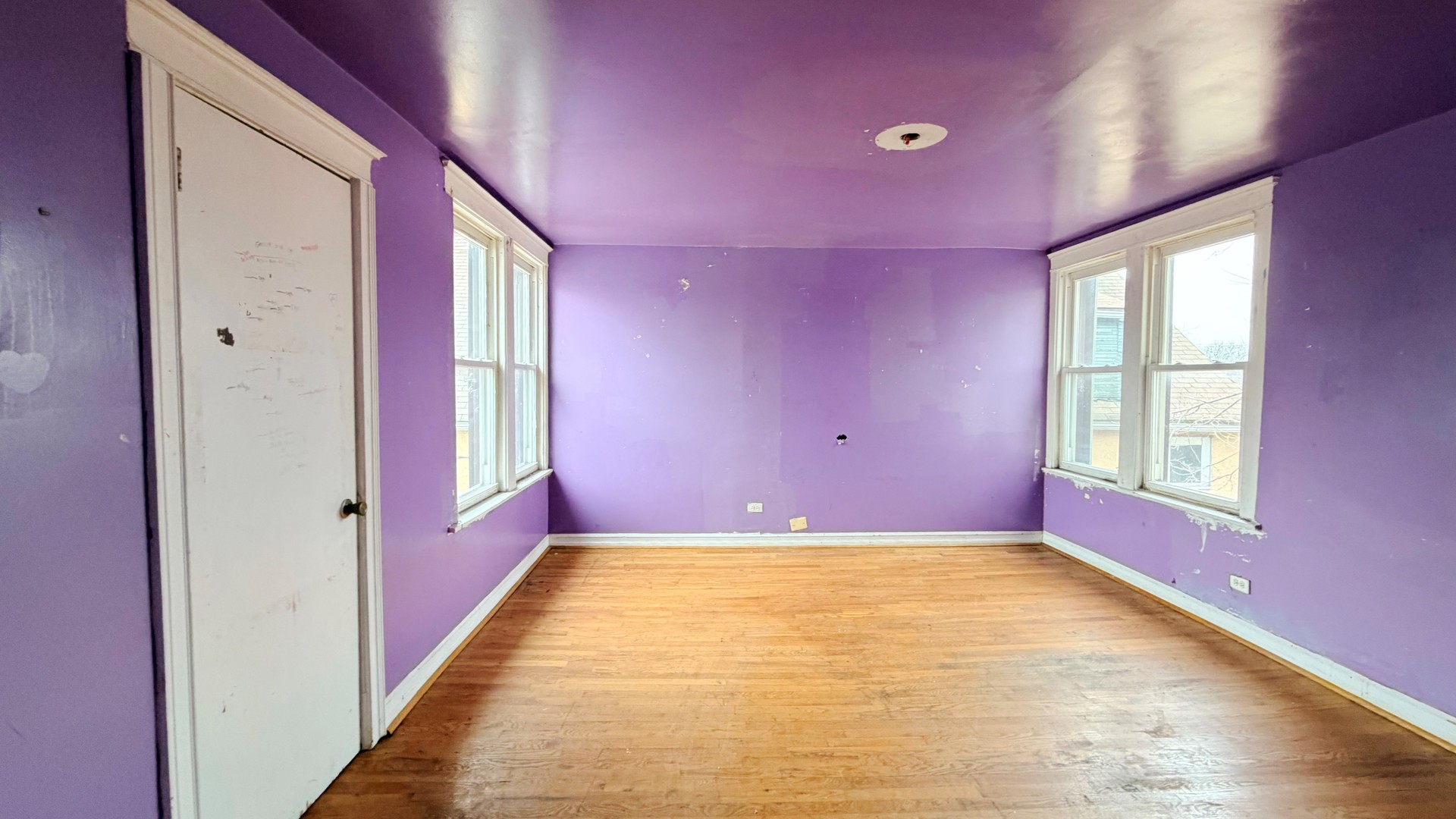 7704 South Ada Street Chicago, IL 60620 - Photo 8 of 10 en empty room with windows