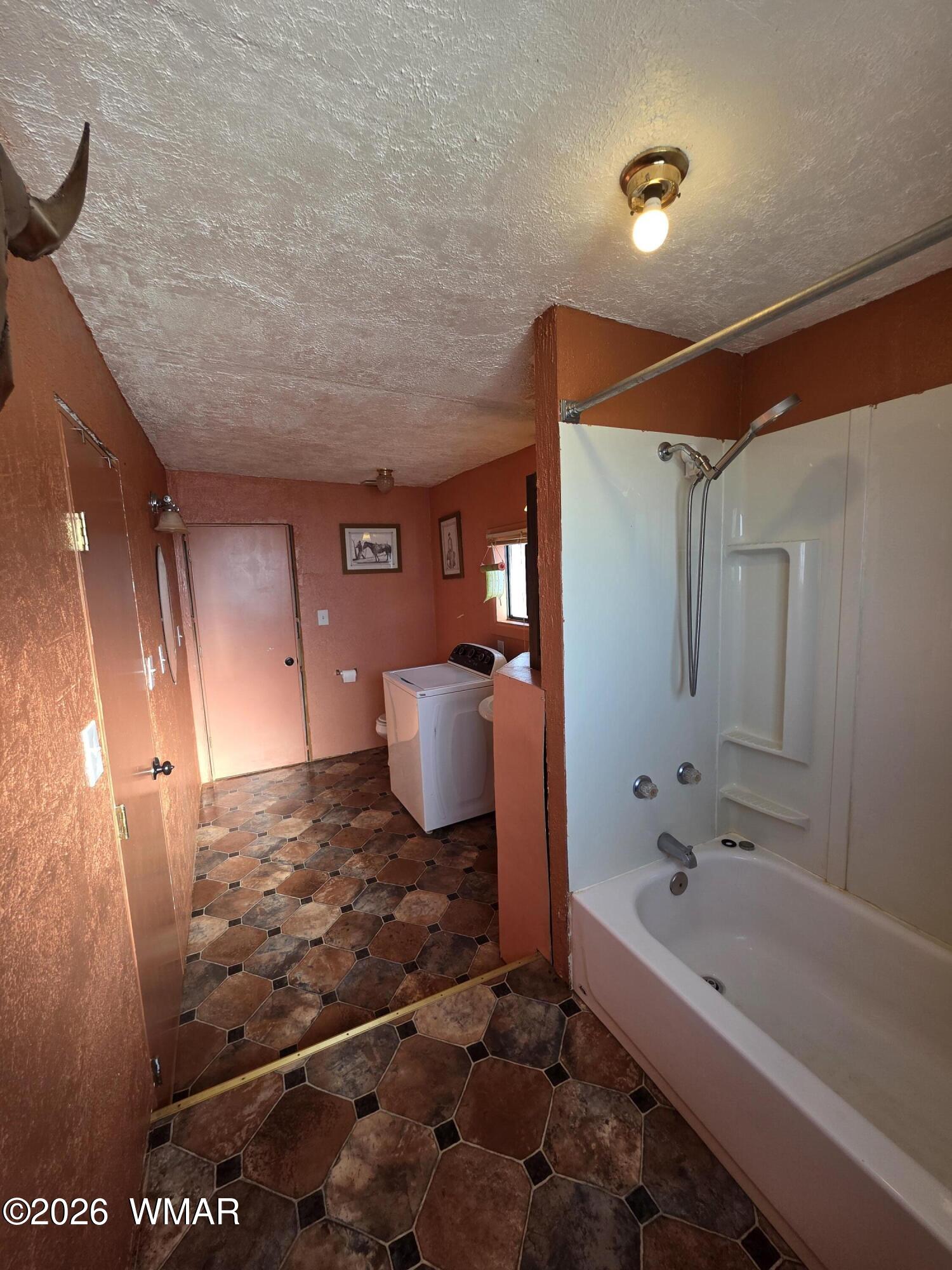 80 L K Ranch Road Holbrook, AZ 86025 - Photo 20 of 29 a bathroom with a bathtub and a shower