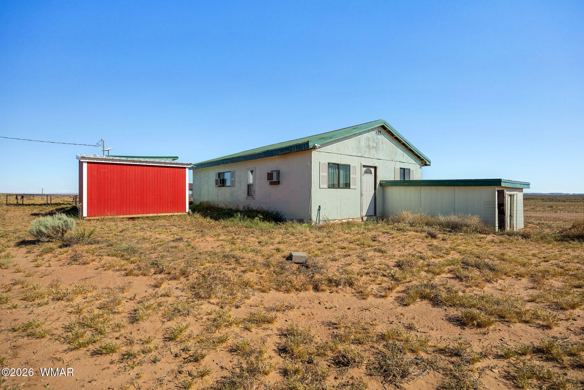 80 L K Ranch Road Holbrook, AZ 86025 - Photo 2 of 29 a front view of house with garage