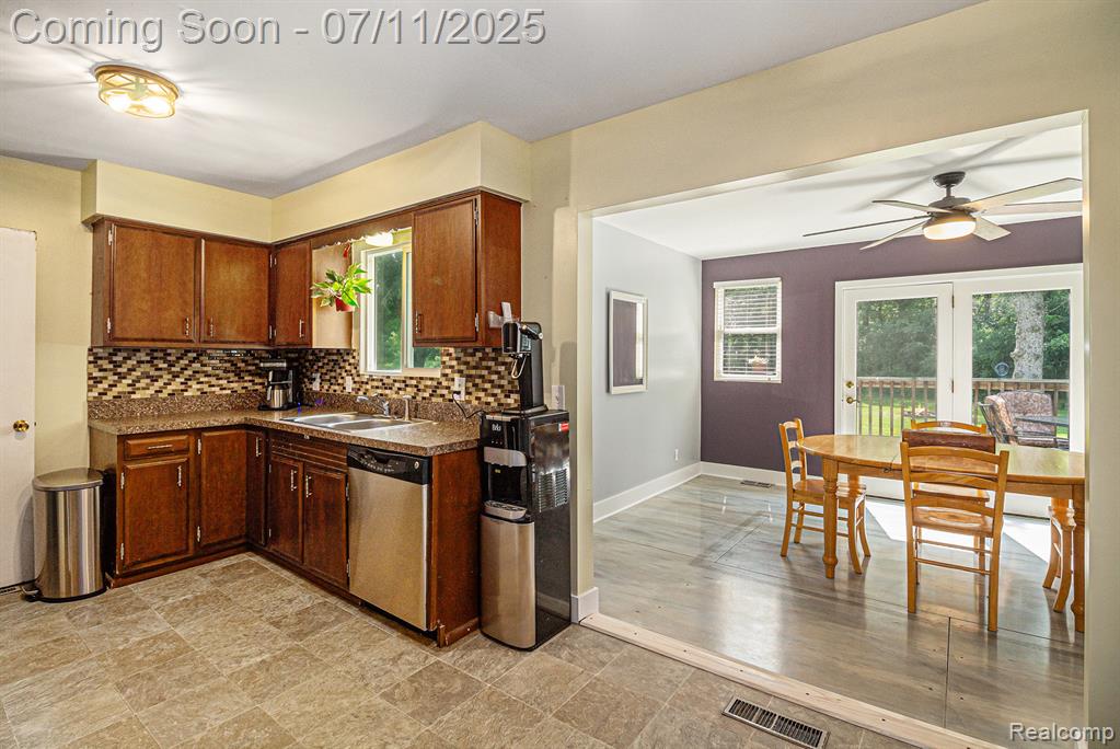 7116 Sharp Road Swartz Creek, MI 48473 - Photo 8 of 28