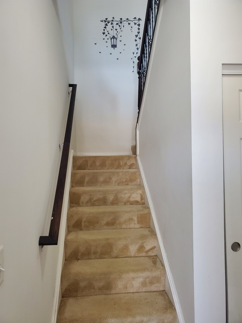 10070 Cummings Street, Unit 3401 Huntley, IL 60142 - Photo 15 of 27 a view of entryway