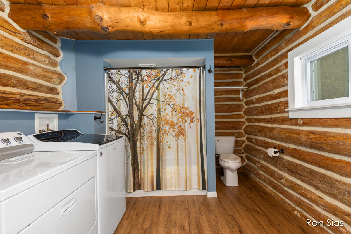 3125 Cline Road Muskegon, MI 49444 - Photo 10 of 24 Full bath with laundry