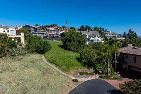 a view of a houses with a yard