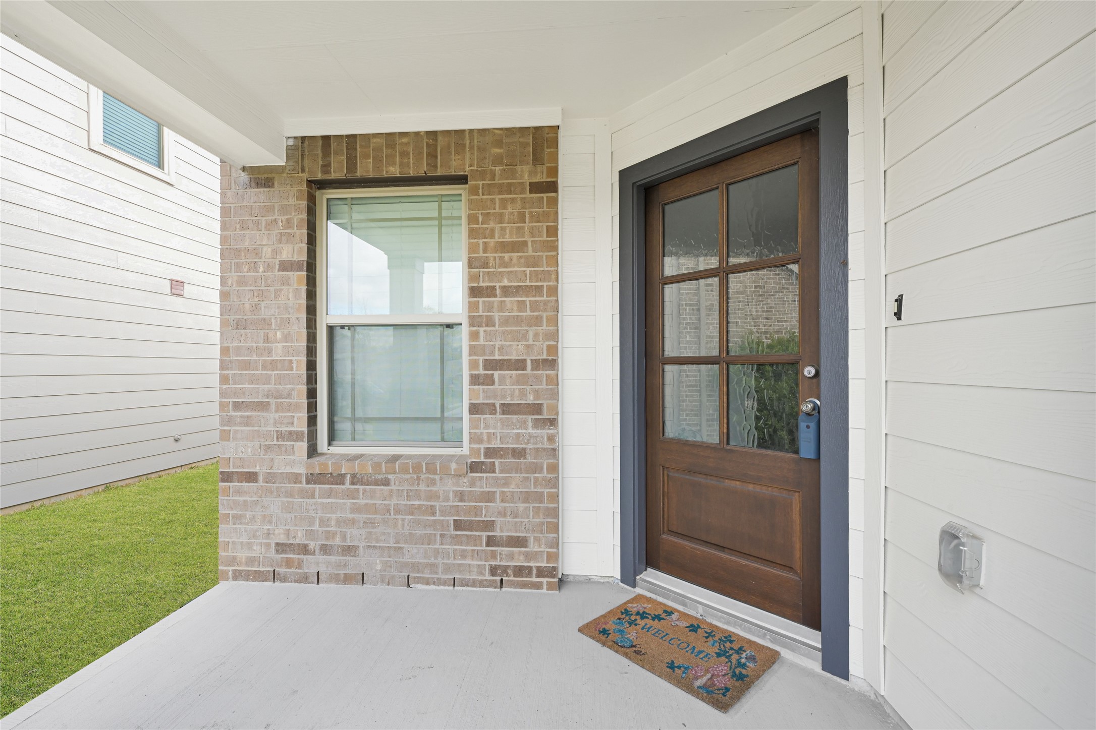 5325 Basquiat Drive Houston, TX 77048 - Photo 3 of 21 front view of a house with a yard