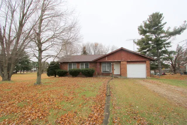 $200,000 | 8105 Lawrence Road, Harvard, IL 60033