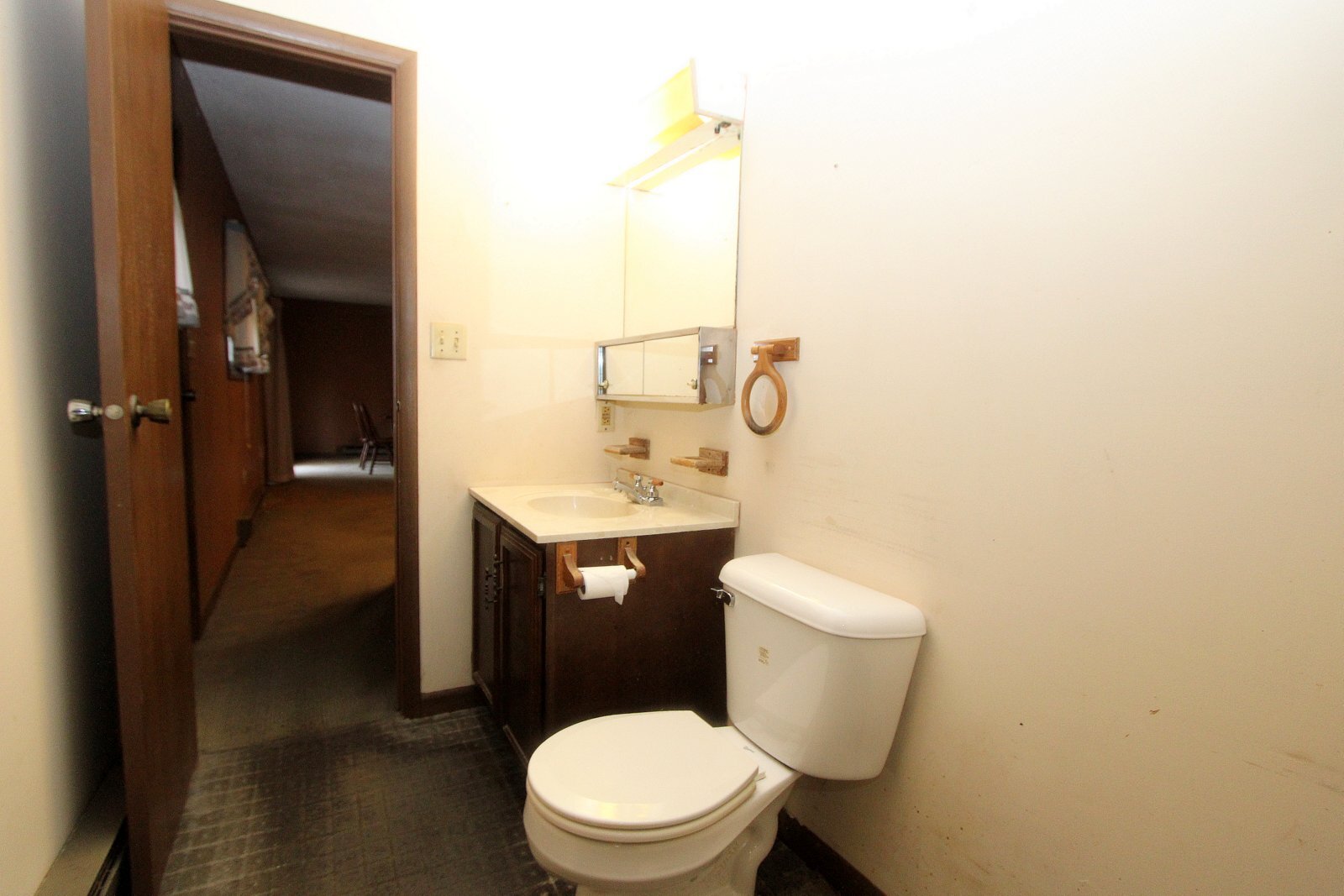 8105 Lawrence Road Harvard, IL 60033 - Photo 6 of 14 a bathroom with a toilet a sink and mirror