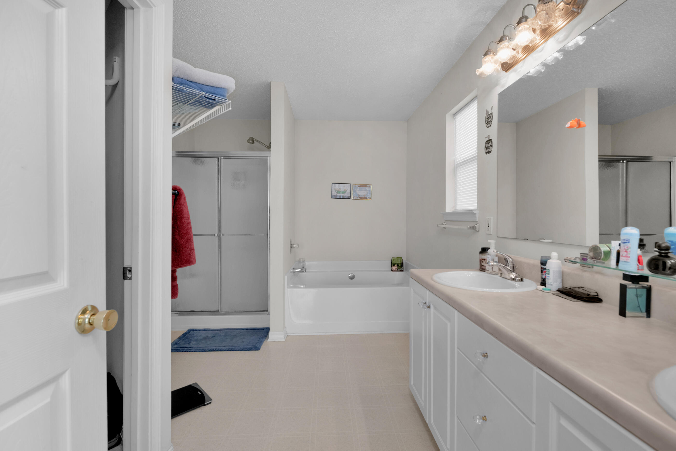 220 Riverchase Boulevard Crestview, FL 32536 - Photo 15 of 24 a bathroom with a tub sink and mirror