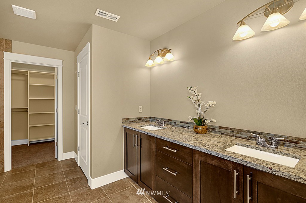 22927 Locust Way Bothell, WA 98021 - Photo 16 of 20