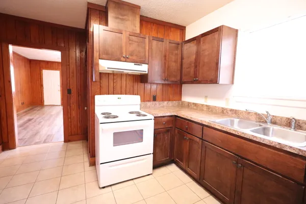 $1,350 | 321 Michael Circle, Mary Esther, FL 32569