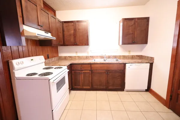 $1,350 | 321 Michael Circle, Mary Esther, FL 32569